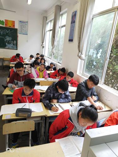 ___隆林二中组织学生参加全国中学生语文能力竞赛